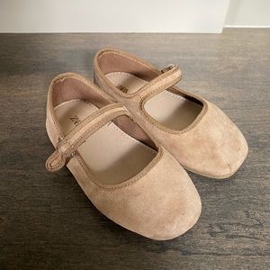 Zara Mary Jane leather shoes EUC size 25/8
